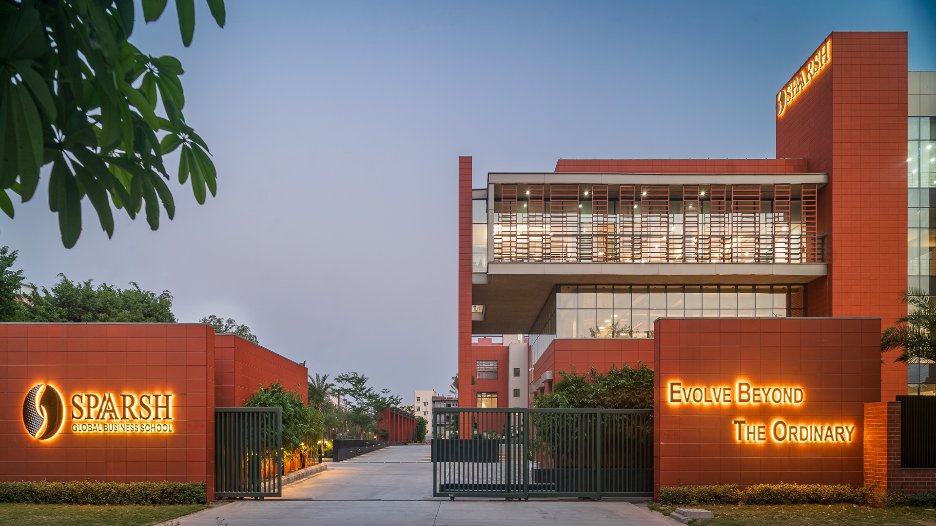 Real-Time Market Learning for PGDM Students through Bloomberg Finance Lab